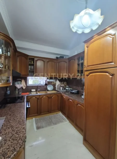 Tirane, shitet apartament 3+1+Ballkon Kati 7, 180 m² 260.000 € (ATSH)