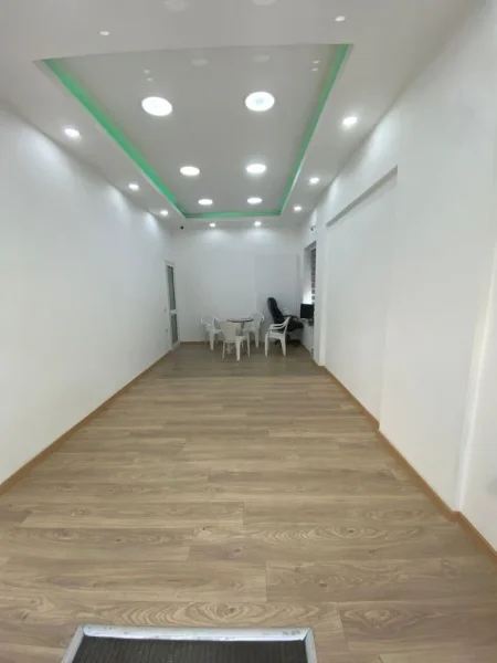 Tirane, jepet me qera dyqan Kati 0, 31 m² 700 € (stadiumi dinamo)