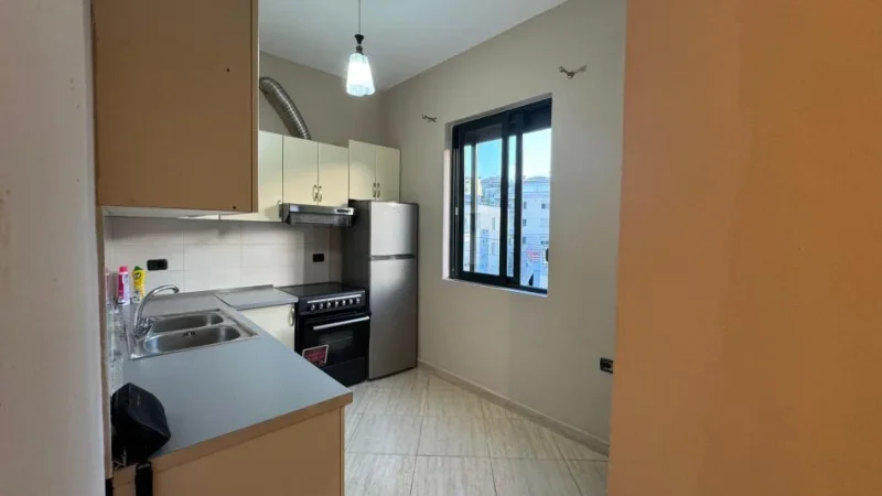 Tirane, jepet me qera apartament 3+1+Aneks+Ballkon Kati 5, 131 m² 600 € (kopshti zoologjik)