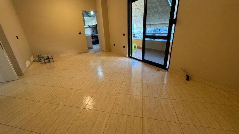 Tirane, jepet me qera apartament 3+1+Aneks+Ballkon Kati 5, 131 m² 600 € (kopshti zoologjik)