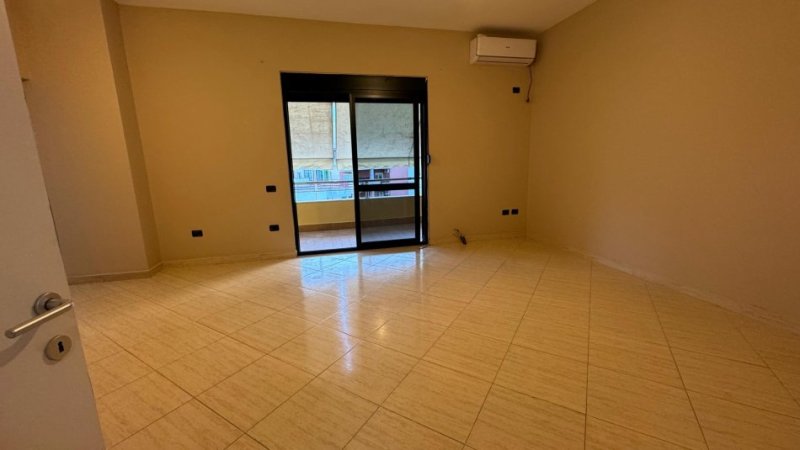 Tirane, jepet me qera apartament 3+1+Aneks+Ballkon Kati 5, 131 m² 600 € (kopshti zoologjik)