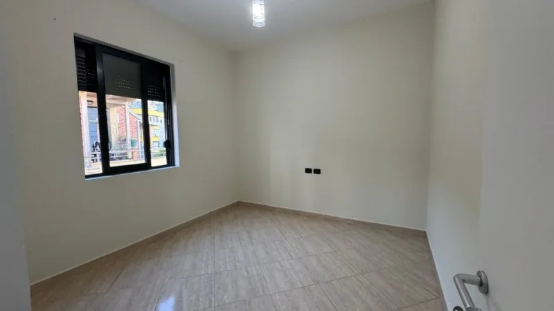 Tirane, jepet me qera apartament 3+1+Aneks+Ballkon Kati 5, 131 m² 600 € (kopshti zoologjik)