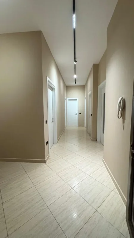 Tirane, jepet me qera apartament 3+1+Aneks+Ballkon Kati 5, 131 m² 600 € (kopshti zoologjik)