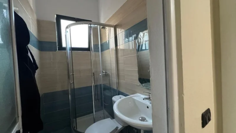 Tirane, jepet me qera apartament 3+1+Aneks+Ballkon Kati 5, 131 m² 600 € (kopshti zoologjik)