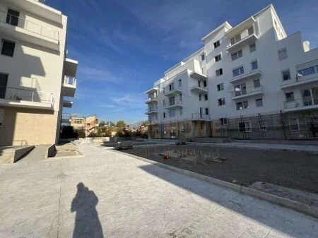 Tirane, shitet apartament 2+1 Kati 1, 84 m² 114.000 € (UNAZA E RE)