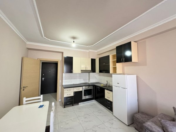 Tirane, jepet me qera apartament 2+1 Kati 6, 90 m² 450 € (ARC ne Astir rruga Teodor keko)