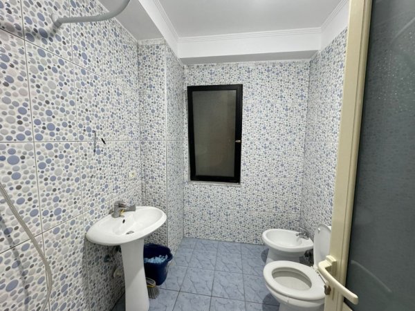 Tirane, jepet me qera apartament 2+1 Kati 6, 90 m² 450 € (ARC ne Astir rruga Teodor keko)