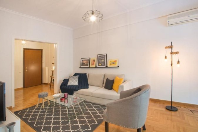 Tirane, jepet me qera apartament 2+1 Kati 3, 110 m² 650 € (blloku)
