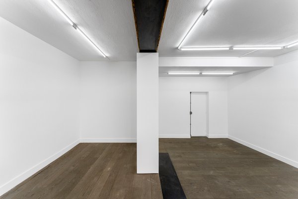 Tirane, jepet me qera dyqan Kati 0, 40 m² 500 € (xhamllik)