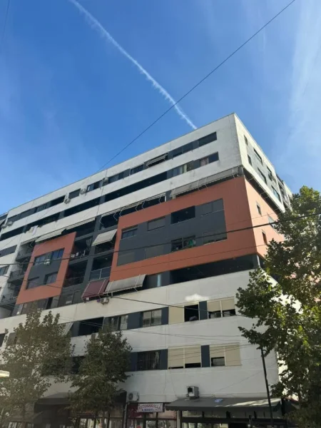 Tirane, shitet apartament 2+1+Ballkon Kati 4, 95 m² 133000 € (Unaza e Re)