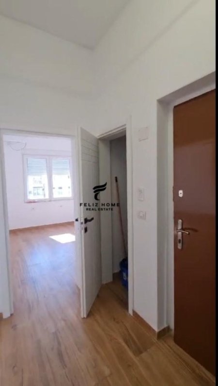 Tirane, jepet me qera apartament 2+1 Kati 4, 65 m² 800 € (BULEVARDI ZOGU I)