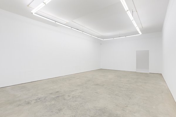 Tirane, jepet me qera dyqan Kati 0, 40 m² 850 € (rruga Bajram Curri)