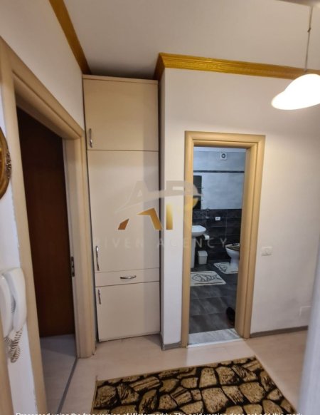 Tirane, jepet me qera shtepi 1+1 Kati 4, 60 m² 450 € (Përball shkollës Don Bosko)