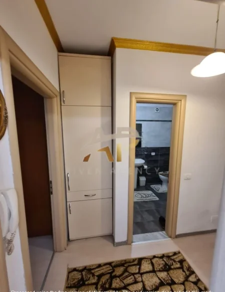 Tirane, jepet me qera shtepi 1+1 Kati 4, 60 m² 450 € (Përball shkollës Don Bosko)