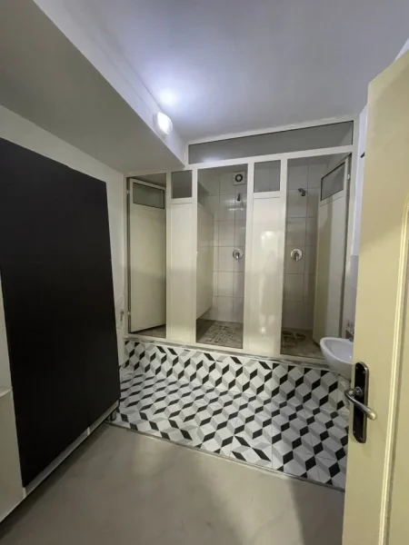 Durres, shitet ambjent biznesi Kati 0, 175 m² 210.000 € (Kazazi)