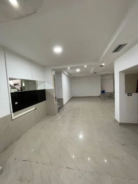 Durres, shitet ambjent biznesi Kati 0, 175 m² 210.000 € (Kazazi)