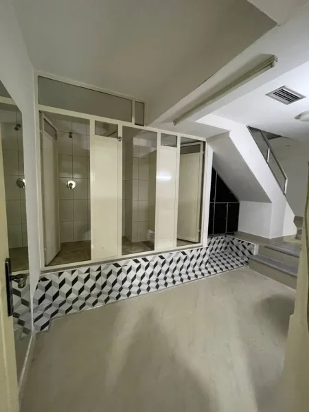 Durres, shitet ambjent biznesi Kati 0, 175 m² 210.000 € (Kazazi)