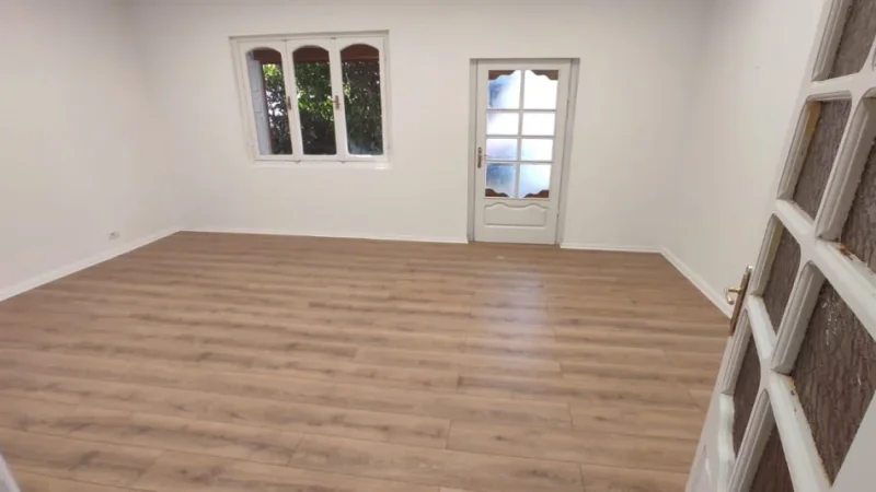 Tirane, jepet me qera Vile 3 Katshe Kati 1, 300 m² 1.500 € (Xhamllik, Rruga Arkitekt Sinani)