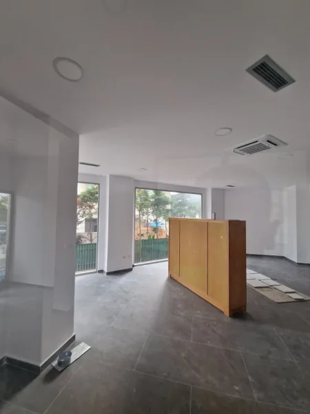 Durres, jepet me qera zyre Kati 0, 75 m² 1.125 € (rruga egnatia)