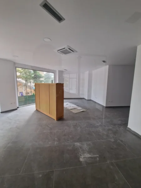 Durres, jepet me qera zyre Kati 0, 75 m² 1.125 € (rruga egnatia)