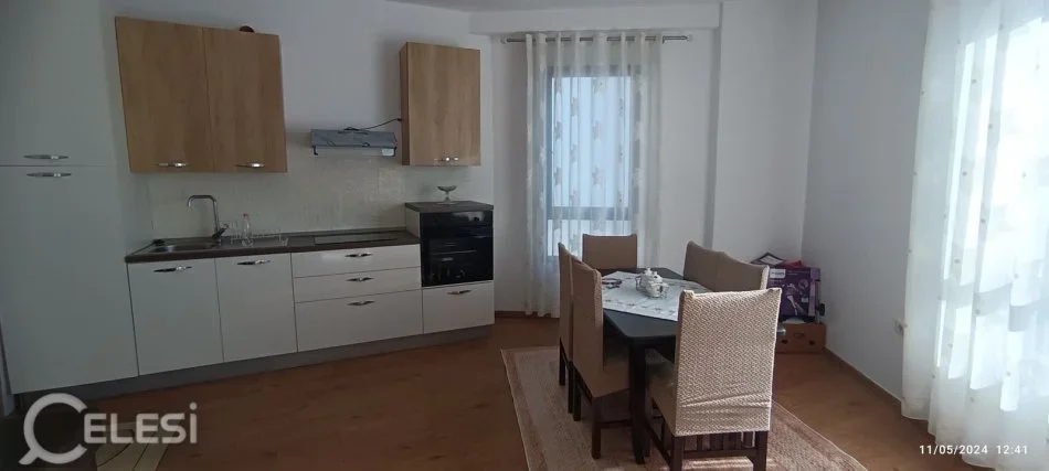 Tirane, jepet me qera apartament 1+1+Ballkon Kati 7, 60 m² 500 € (RRUGA E DIBRES)