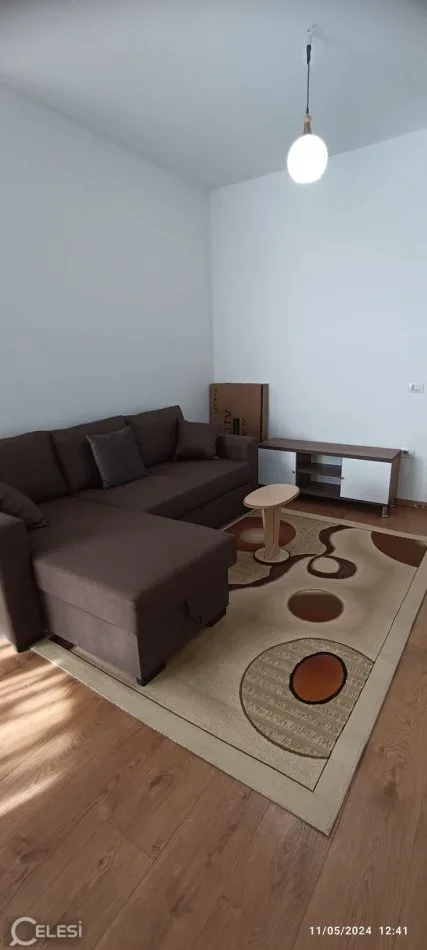 Tirane, jepet me qera apartament 1+1+Ballkon Kati 7, 60 m² 500 € (RRUGA E DIBRES)