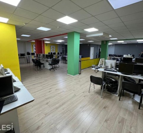 Shqiperi, jepet me qera ambjent biznesi Kati 1, 515 m² 7.000 € (RRUGA E DIBRES)