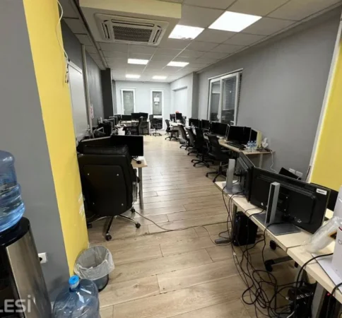 Shqiperi, jepet me qera ambjent biznesi Kati 1, 515 m² 7.000 € (RRUGA E DIBRES)