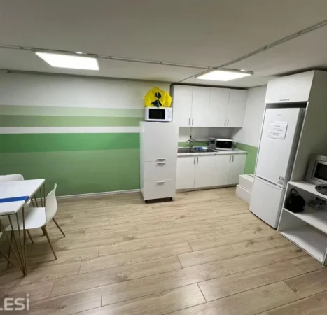 Shqiperi, jepet me qera ambjent biznesi Kati 1, 515 m² 7.000 € (RRUGA E DIBRES)