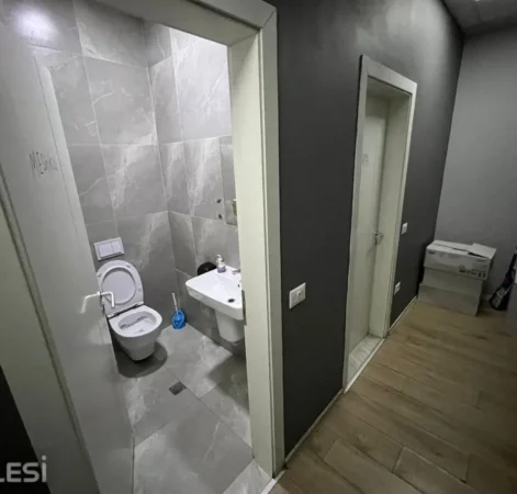 Shqiperi, jepet me qera ambjent biznesi Kati 1, 515 m² 7.000 € (RRUGA E DIBRES)