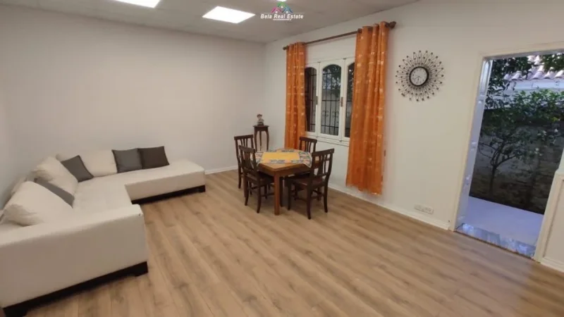 jepet me qera Vile 3 kateshe, 300 m2, 1200 euro XHAMLLIK