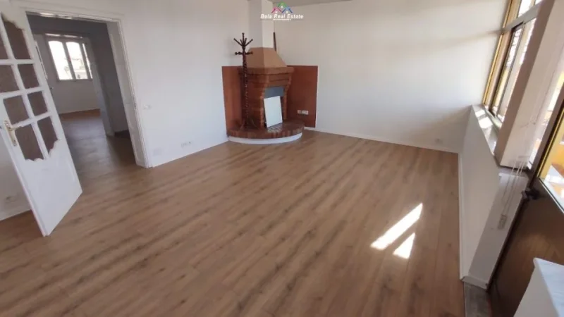 jepet me qera Vile 3 kateshe, 300 m2, 1200 euro XHAMLLIK