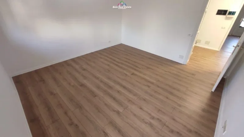 jepet me qera Vile 3 kateshe, 300 m2, 1200 euro XHAMLLIK