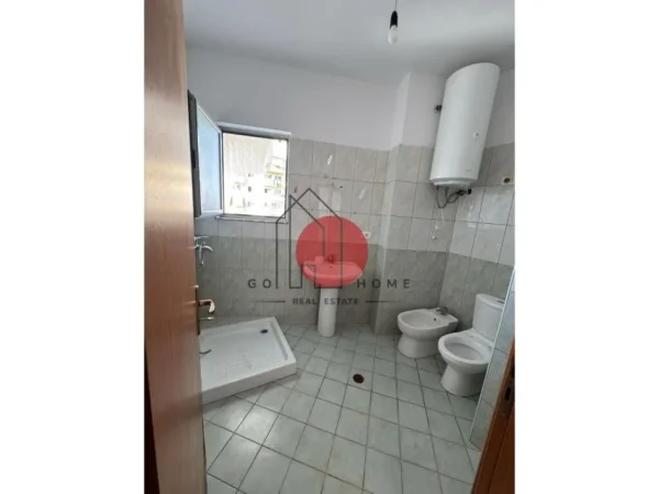 Tirane, shitet apartament 2+1+Ballkon Kati 4, 87 m² 112.000 € (Pallatet e Verdha)