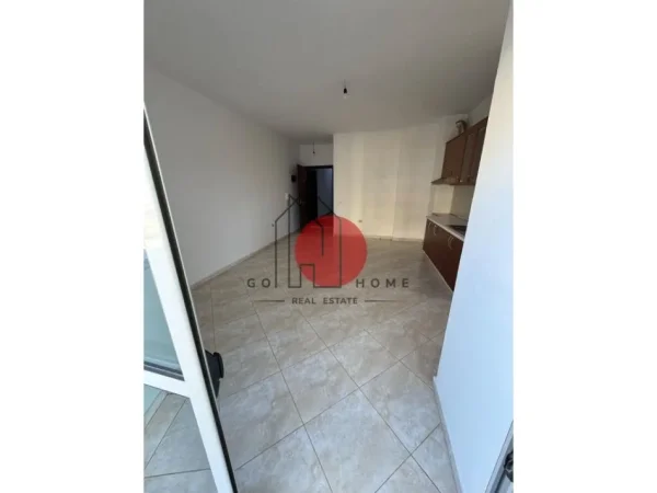 Tirane, shitet apartament 2+1+Ballkon Kati 4, 87 m² 112.000 € (Pallatet e Verdha)