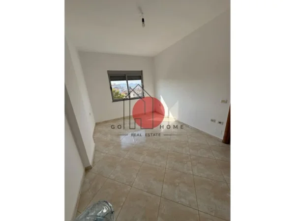 Tirane, shitet apartament 2+1+Ballkon Kati 4, 87 m² 112.000 € (Pallatet e Verdha)