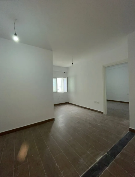 Tirane, shes Shitet apartament 1+1 126.000 €