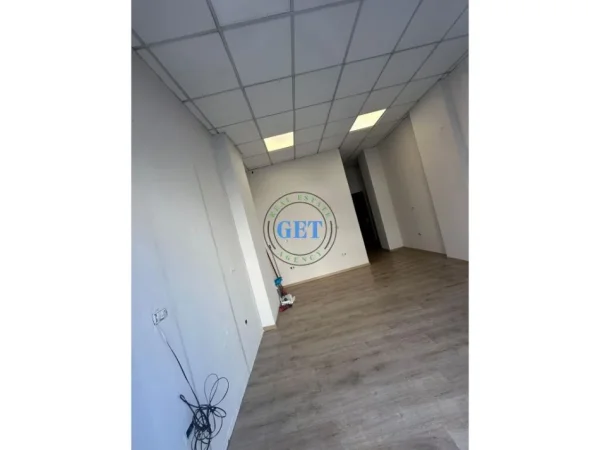 Durres, jepet me qera ambjent biznesi Kati 0, 30 m² 500 € (Muzeumi, Durres)