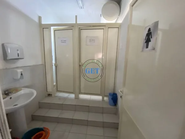 Durres, jepet me qera ambjent biznesi Kati 3, 2.000 m² 2.800 € (Shkozet, Durres)