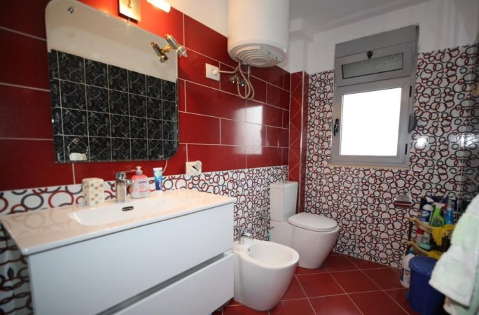 Tirane, jepet me qera apartament 2+1 Kati 3, 100 m² 700 € (Tefta tashko koco)
