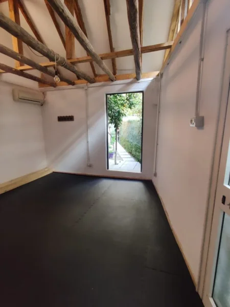 Tirane, jepet me qera ambjent biznesi Kati 0, 16 m² 370 € (Rruga Islam Alla)