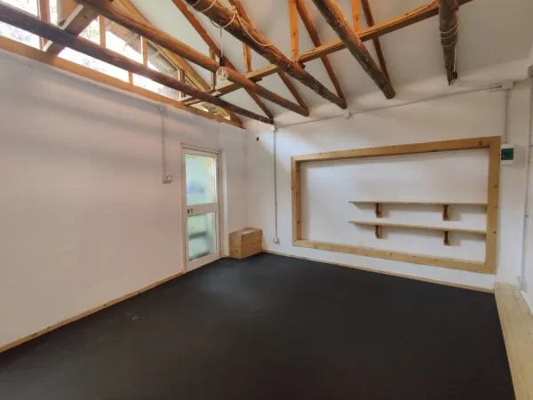 Tirane, jepet me qera ambjent biznesi Kati 0, 16 m² 370 € (Rruga Islam Alla)