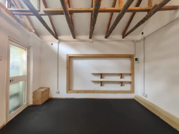 Tirane, jepet me qera ambjent biznesi Kati 0, 16 m² 370 € (Rruga Islam Alla)