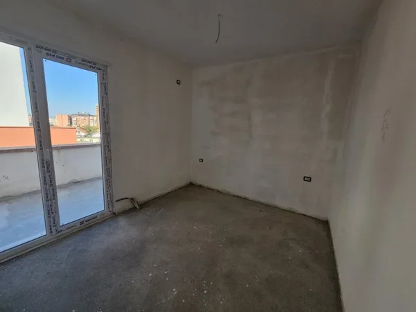 Tirane, shitet apartament+verande | Penthouse 2+1+Ballkon Kati 4, 100 m² 130.000 € (Rruga David Selenica)