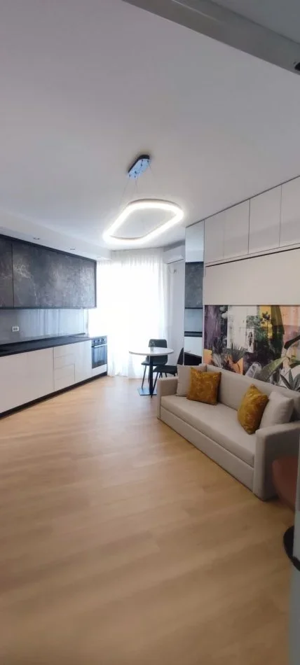 Tirane, shitet garsonier 1+1 Kati 4, 35 m² 70.000 € (Komuna e Parisit)