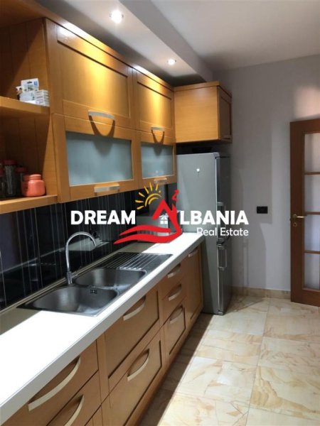 Tirane, jepet me qera apartament 3+1+Ballkon Kati 6, 136 m² 1100 € (Myslym Shyri)