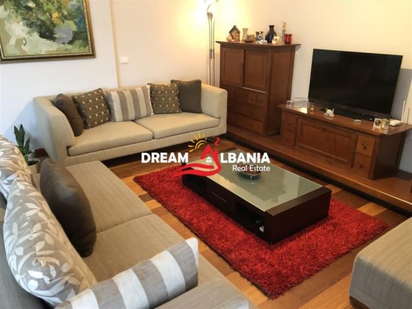 Tirane, jepet me qera apartament 3+1+Ballkon Kati 6, 136 m² 1100 € (Myslym Shyri)
