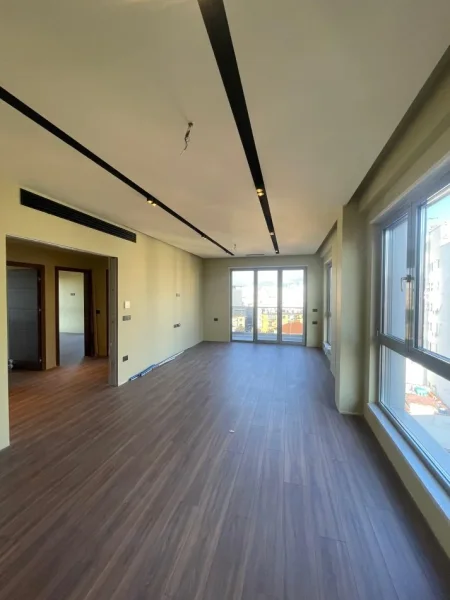 Tirane, jepet me qera ambjent biznesi Kati 7, 120 m² 1.800 € (Shume prane Qendres me akses direkt ne Rr.Kavajes dhe Rr.Durrsit)