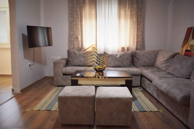 Tirane, jepet me qera apartament 2+1+Aneks Kati 1, 75 m² 600 € (Rruga Kongresi i Lushnjes)