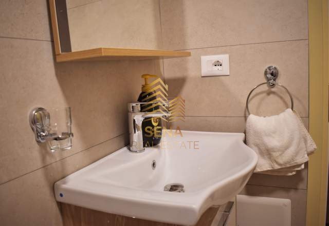 Tirane, jepet me qera apartament 2+1+Aneks Kati 1, 75 m² 600 € (Rruga Kongresi i Lushnjes)
